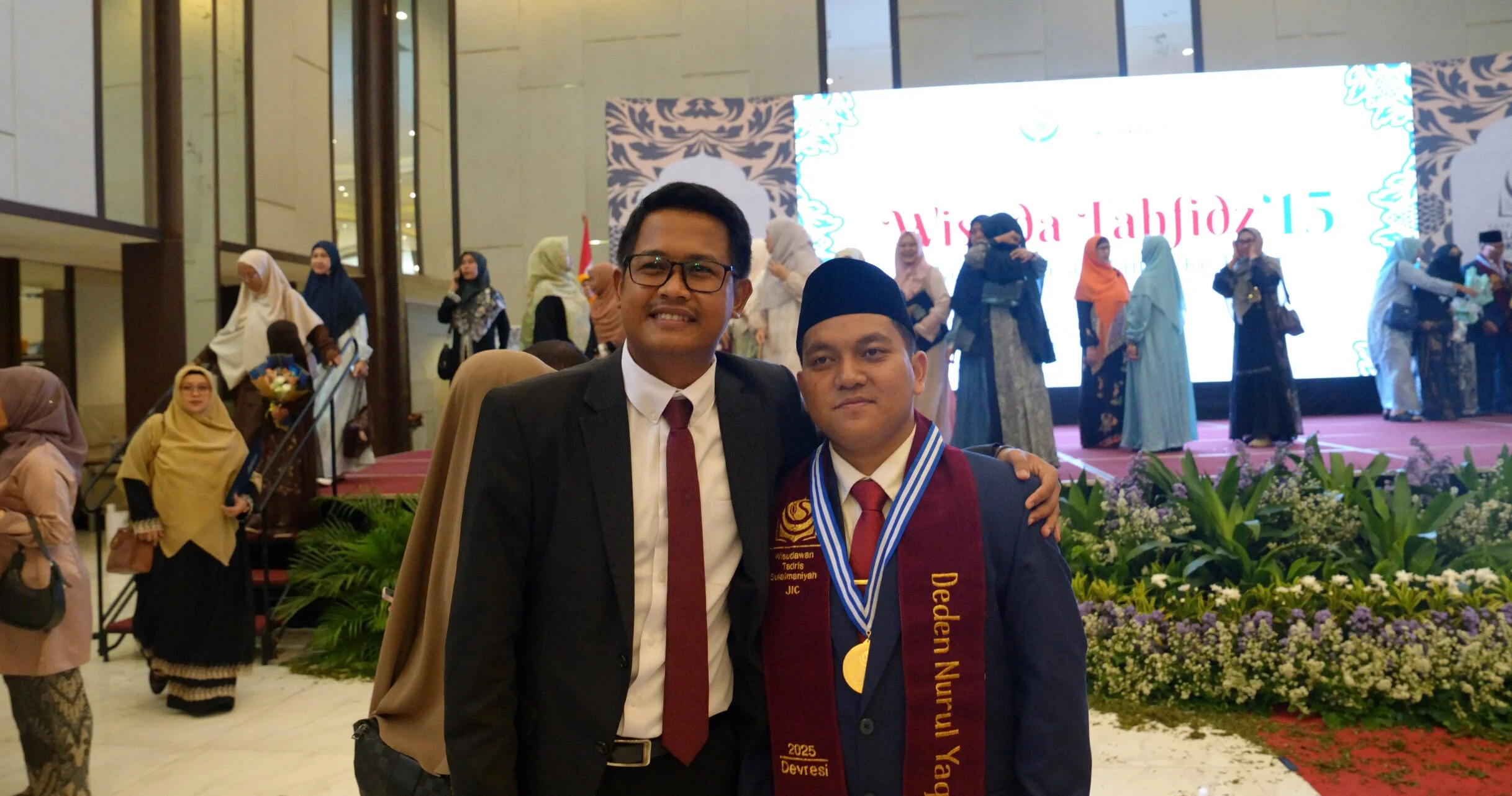 Foto 12 dari album Wisuda Sponsor Tahfidz 2025